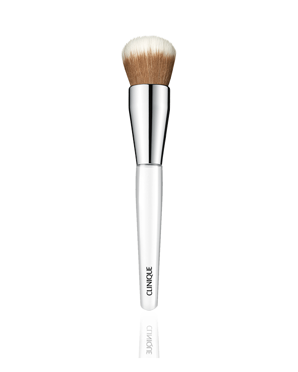 Foundation Buff Brush, Meikkivoidesivellin, joka soveltuu ihanteellisesti myös varjostusten ja korostusten tekemiseen.